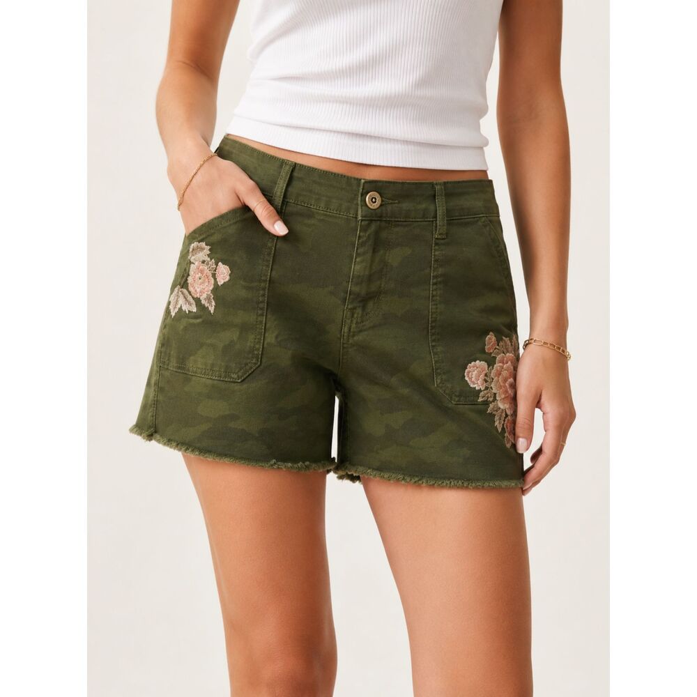 Torrid Camo Floral Embroidered Shorts Size 22 Plus Raw Hem Stretch Utility